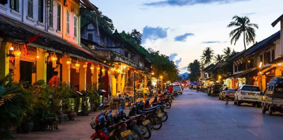 Giorno 15: Vang Vieng - Vientiane (B)